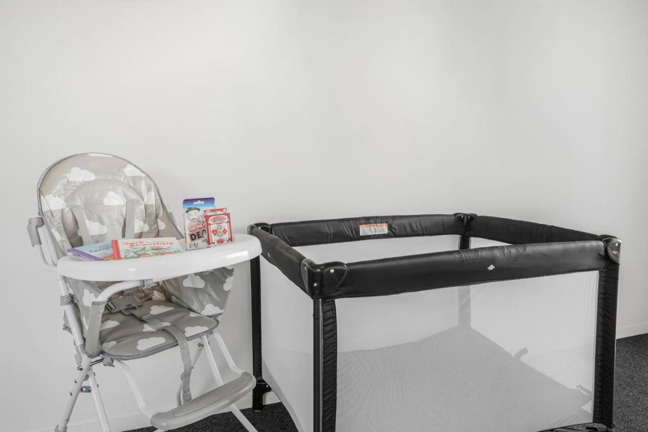 Modern And Central With 2 Ensuites -By Kosh Bnb Hamilton Eksteriør billede